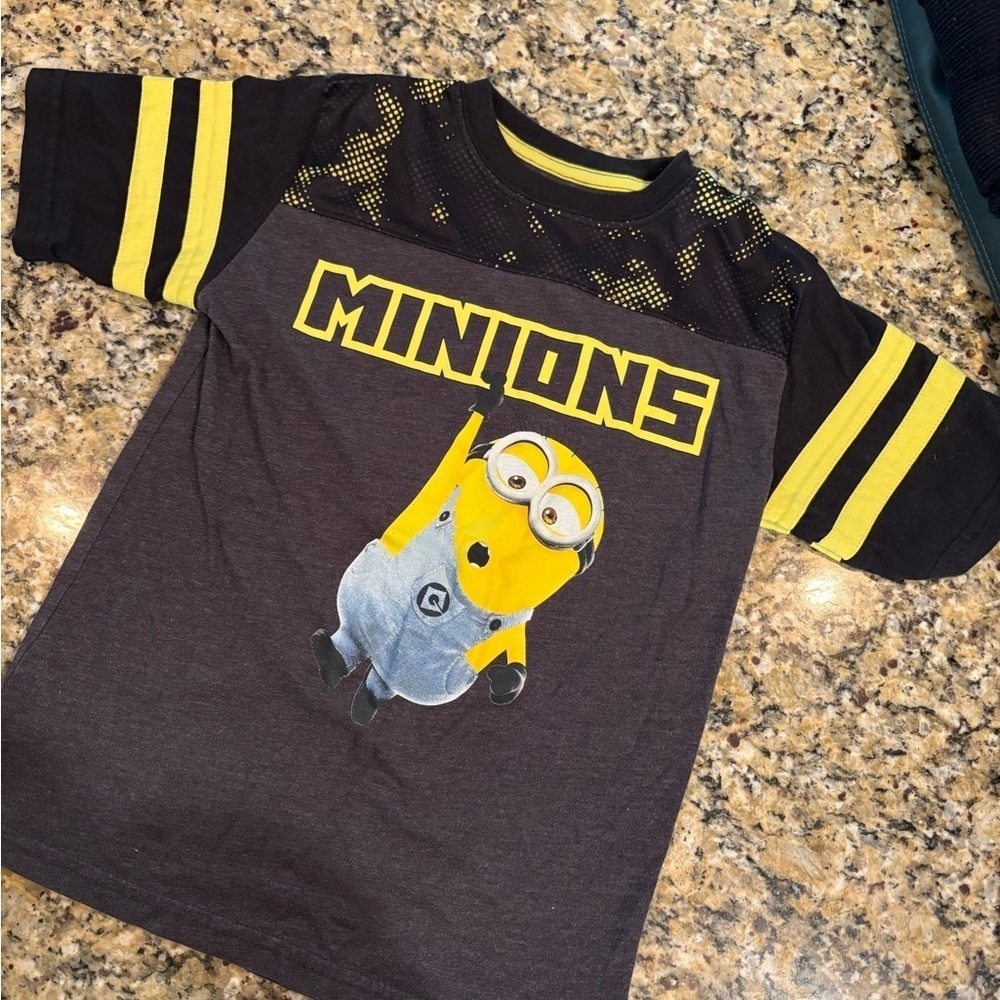 ▪️MINIONS Tee